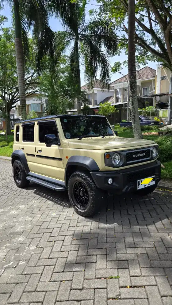 Suzuki jimny 5 door, like new, km rendah
