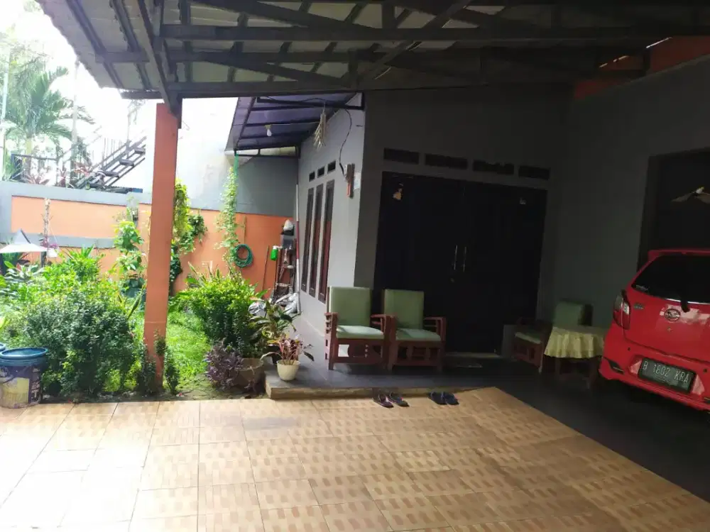 Di kontrakan rumah di KP kalibata