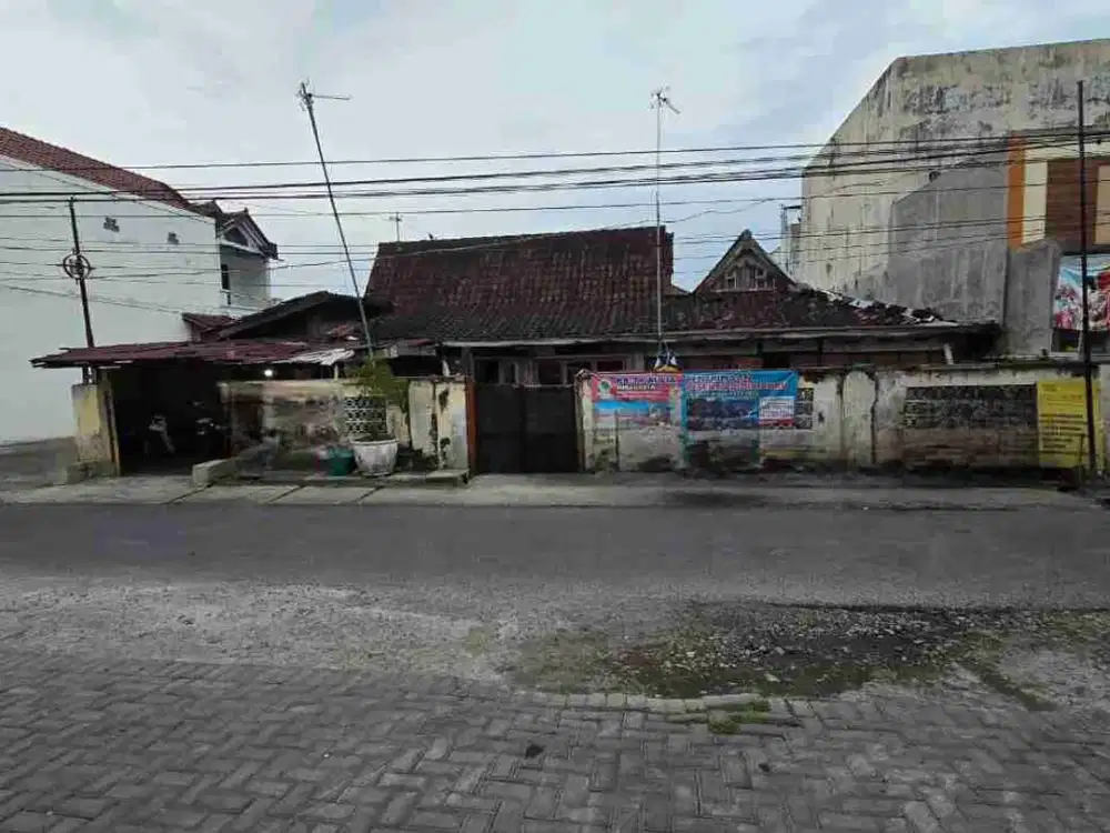 Rumah Hitung Tanah Strategis Dekat Jalan Slamet Riyadi di Sondakan, Laweyan, Solo