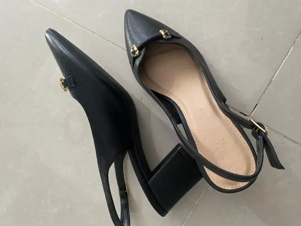 Sepatu High Heels Black