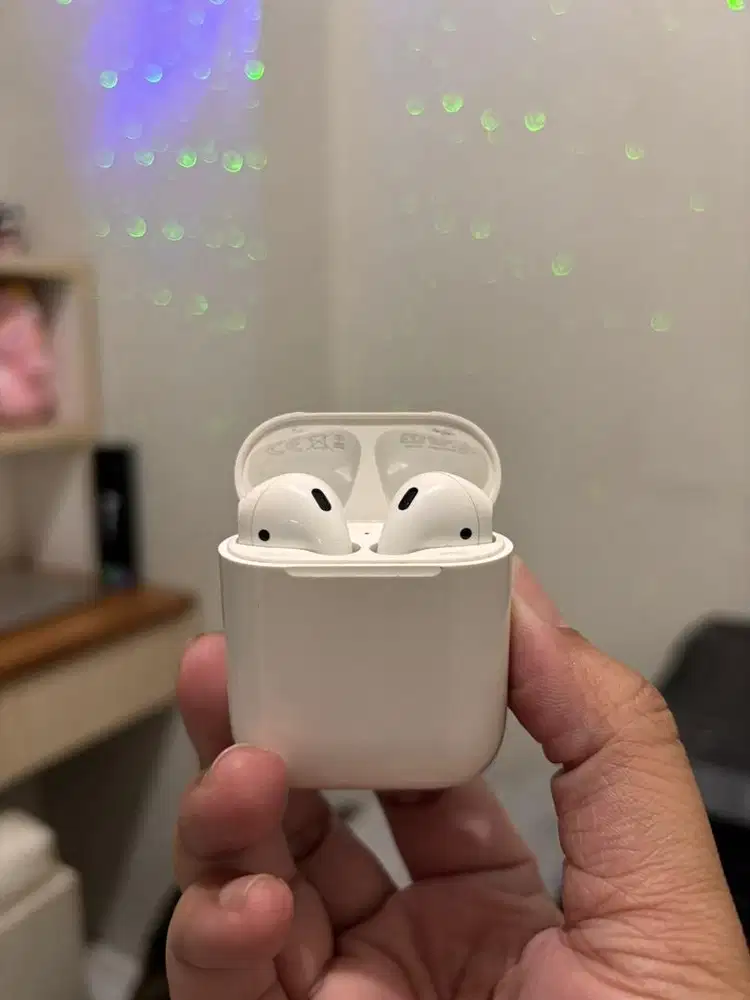 Apple Airpods Gen 2 (non wireless charging)