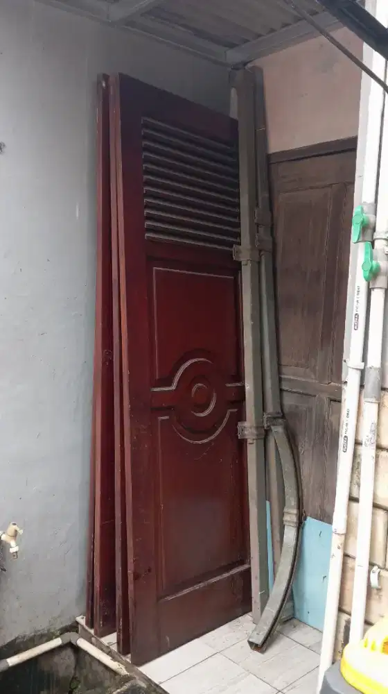 PINTU BEKAS GARASI MOBIL