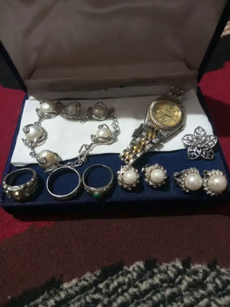 Assories wanita lengkap