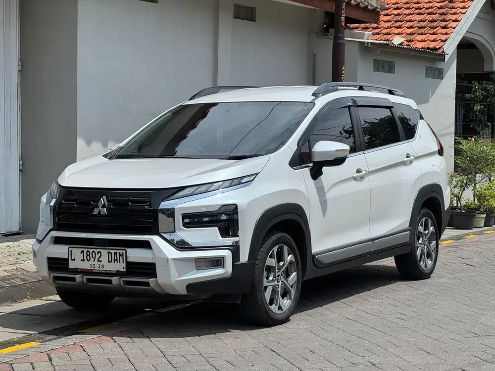 Mits NewXpander  Cross 1.5 AT plus Istimewa