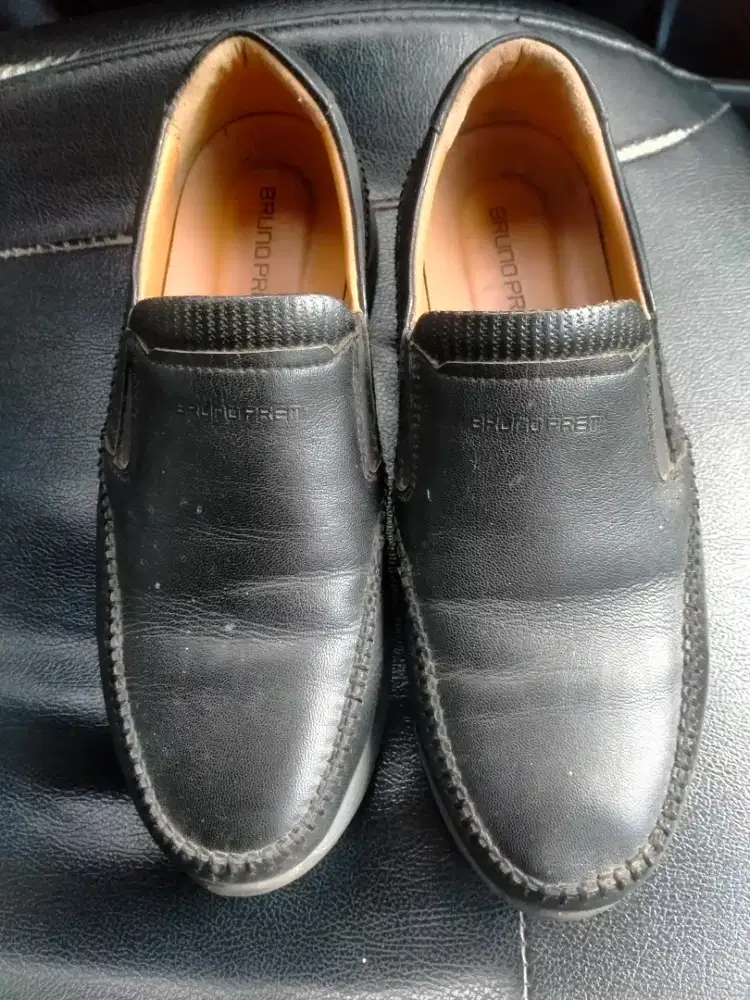 Sepatu bruno premi