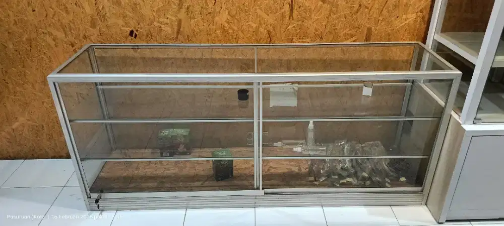Etalase  ukuran 2 meter