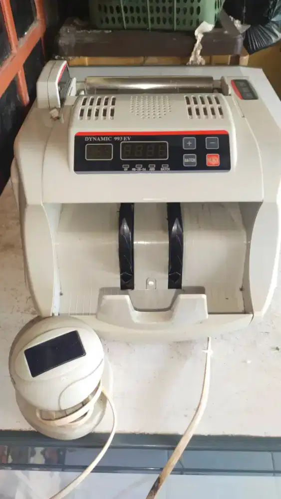 Mesin penghitung uang dengan UV dynamic 993 EV