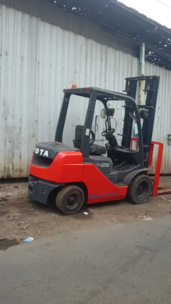 Forklift Toyota 2,5 Ton,Matic,Tiang 4 Meter,1DZ-II,8FD25,Tahun 2017