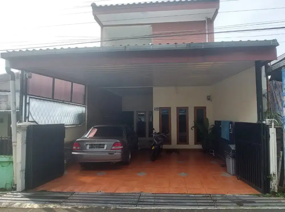 DI JUAL RUMAH 2 LANTAI LOKASI STRATEGIS