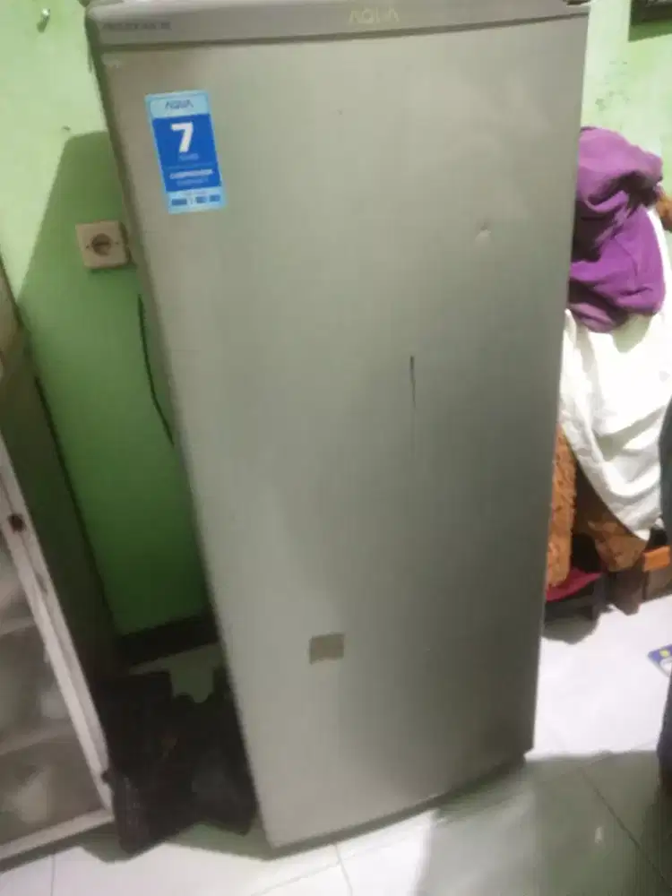 Freezer merek Aqua