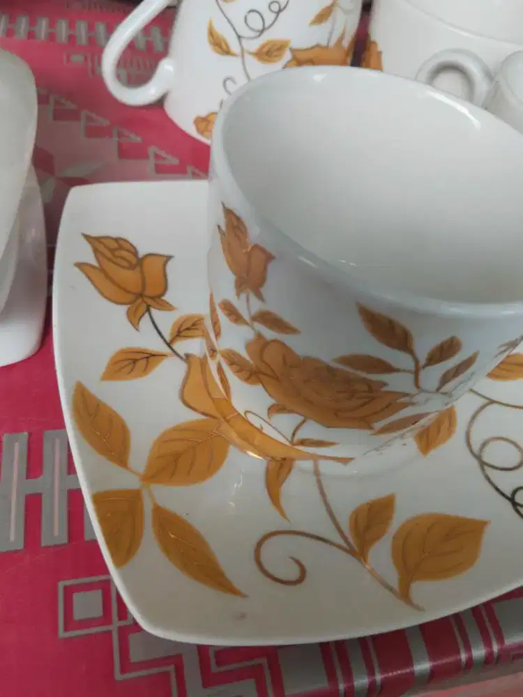 Cangkir second nakami plus tatakan piring