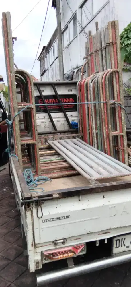 Disediakan scafollding