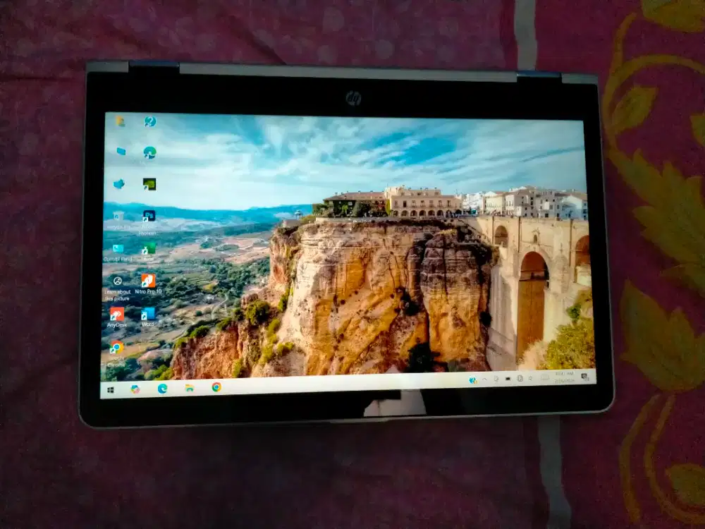 Laptop hp pavilion x360 convertible core i7-7500U dual VGA touchscren