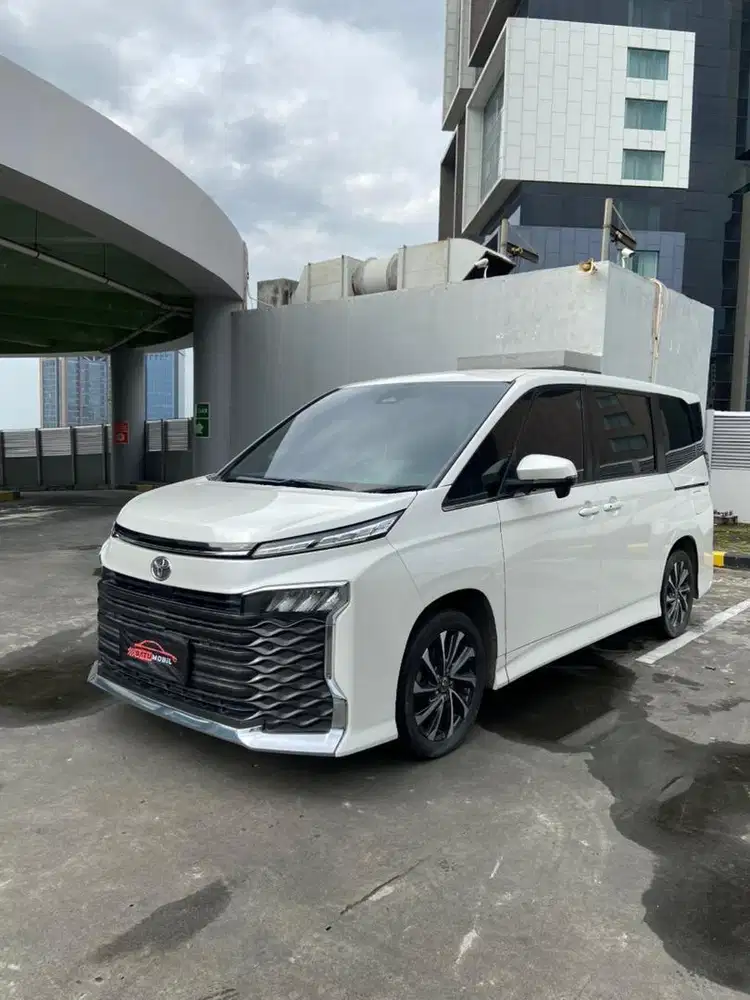 Toyota Voxy 2023
