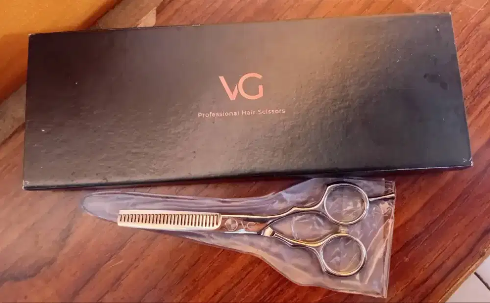 Gunting penipis dan sikat rambut untuk salon/barbershop