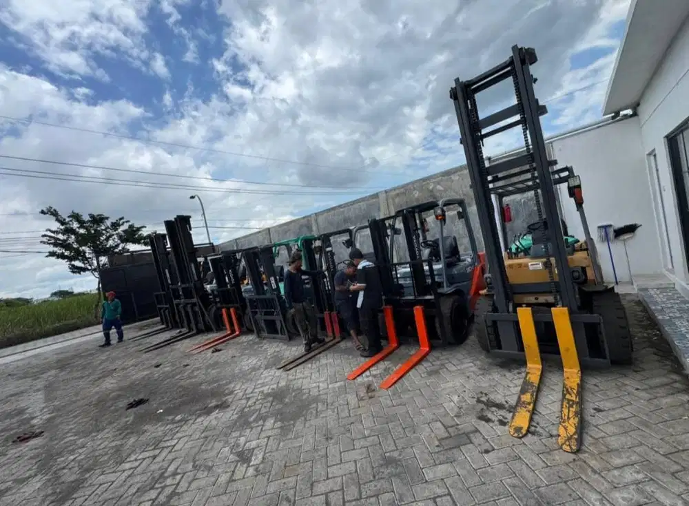 READY FORKLIFT BEKAS BERKUALITAS SIAP KERJA BERGARANSI MESIN