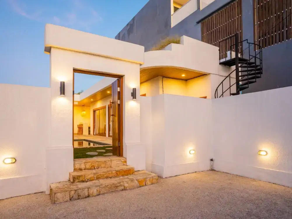 Disewakan Villa 2 Kamar Fully Furnished dengan Rooftop & Private Pool di Kerobokan  -E IPP