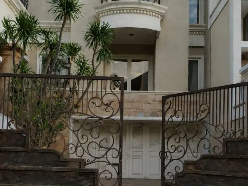 Dijual Rumah Bagus Dn Strategis Dekat G-Walk, Surabaya