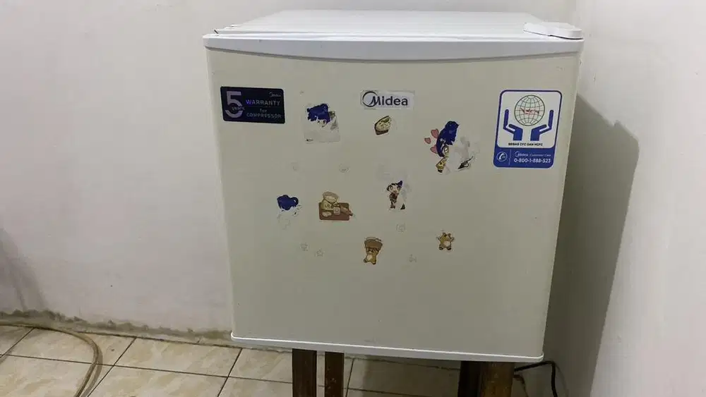 Kulkas Midea mini