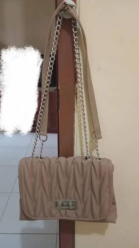 Tas bahu selempang siap pakai