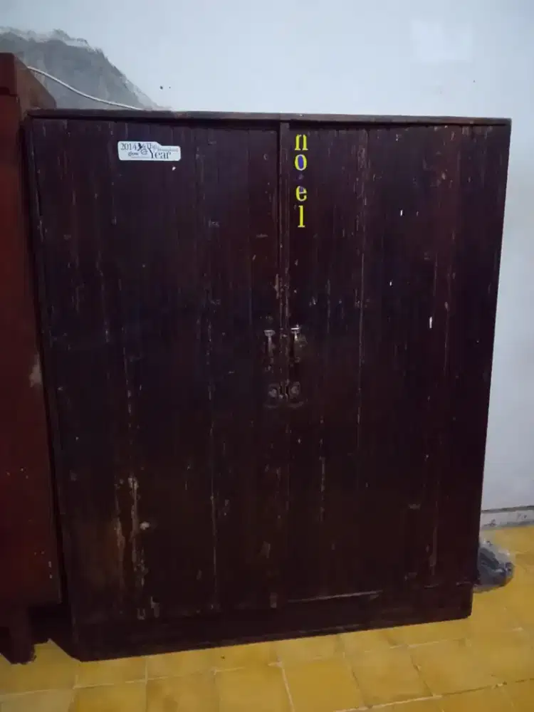 Lemari kayu, 2 pintu