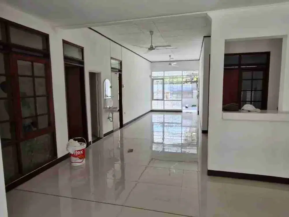 Disewakan Rumah Luas Terawat THI Taman Holis Indah 1