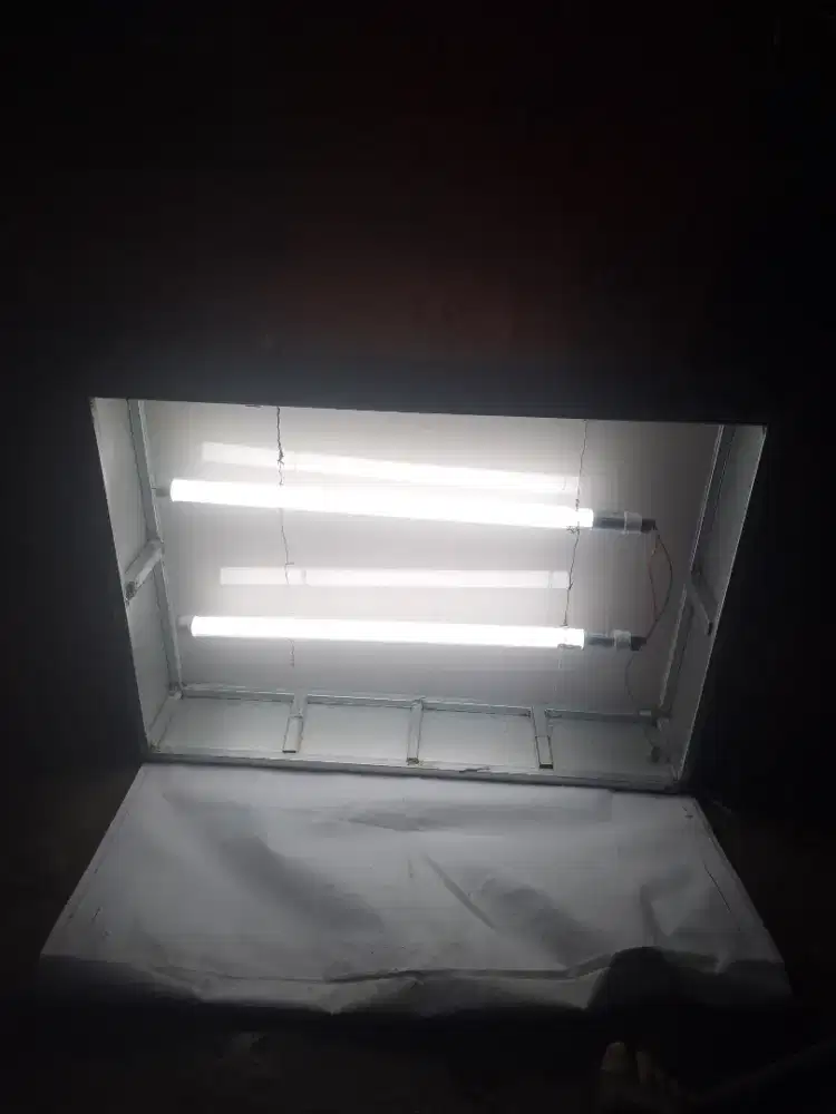 Dijual neonbox kondisi baru tinggal pake gambar