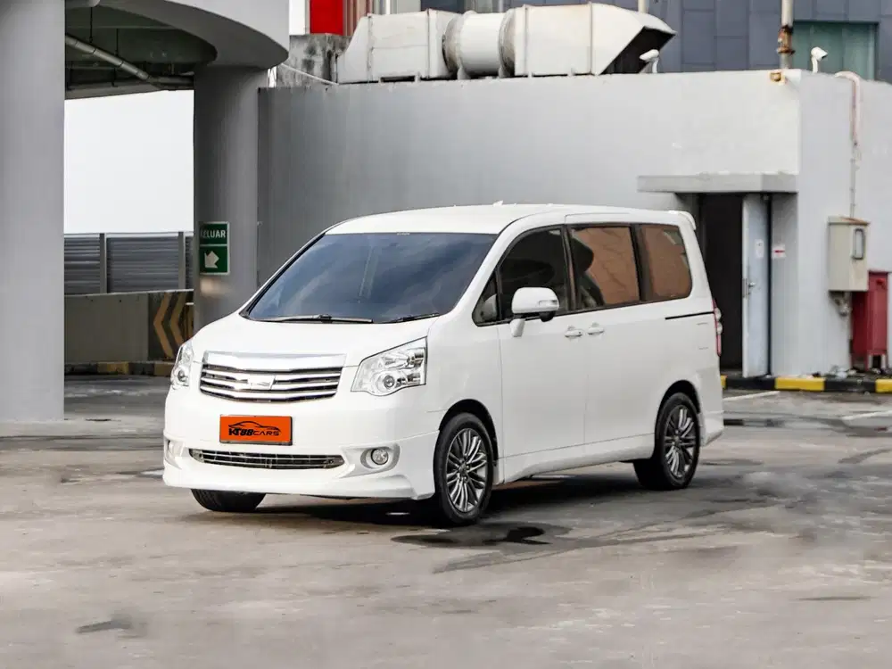 Toyota Nav 1 2.0 Matic 2013 putih Ganjil