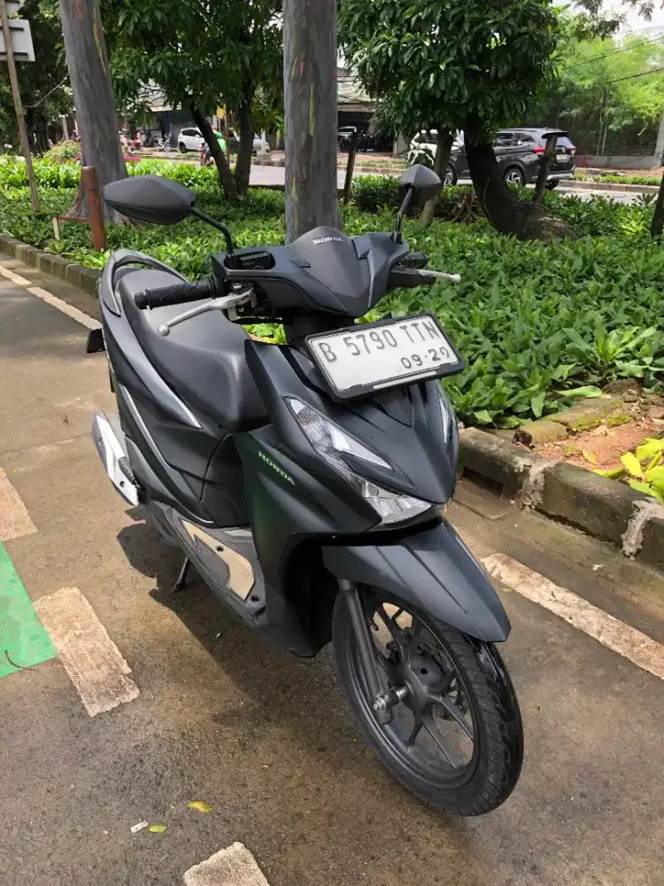 Beat 2024 Deluxe keyless Low km Super like new