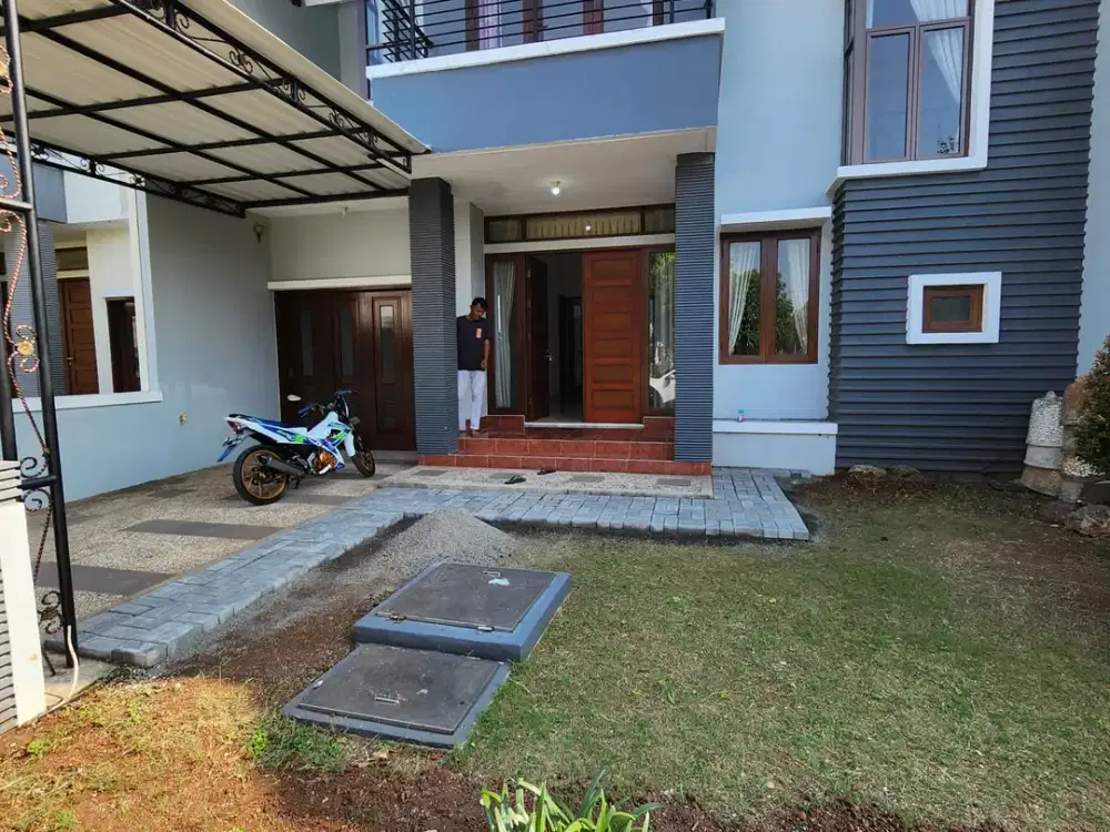 Disewakan rumah siap huni semi furnished  di cluster heliconia harapan indah 2 bekasi