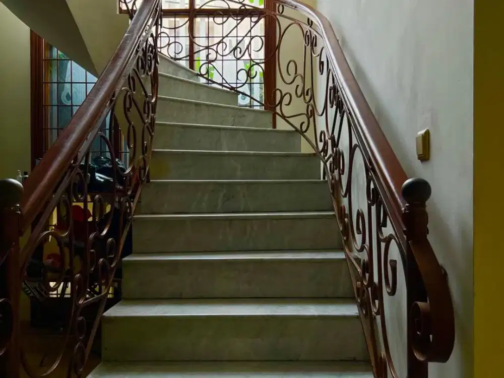 Dijual Rumah HOOK MEWAH di Tomang, Jakarta Barat