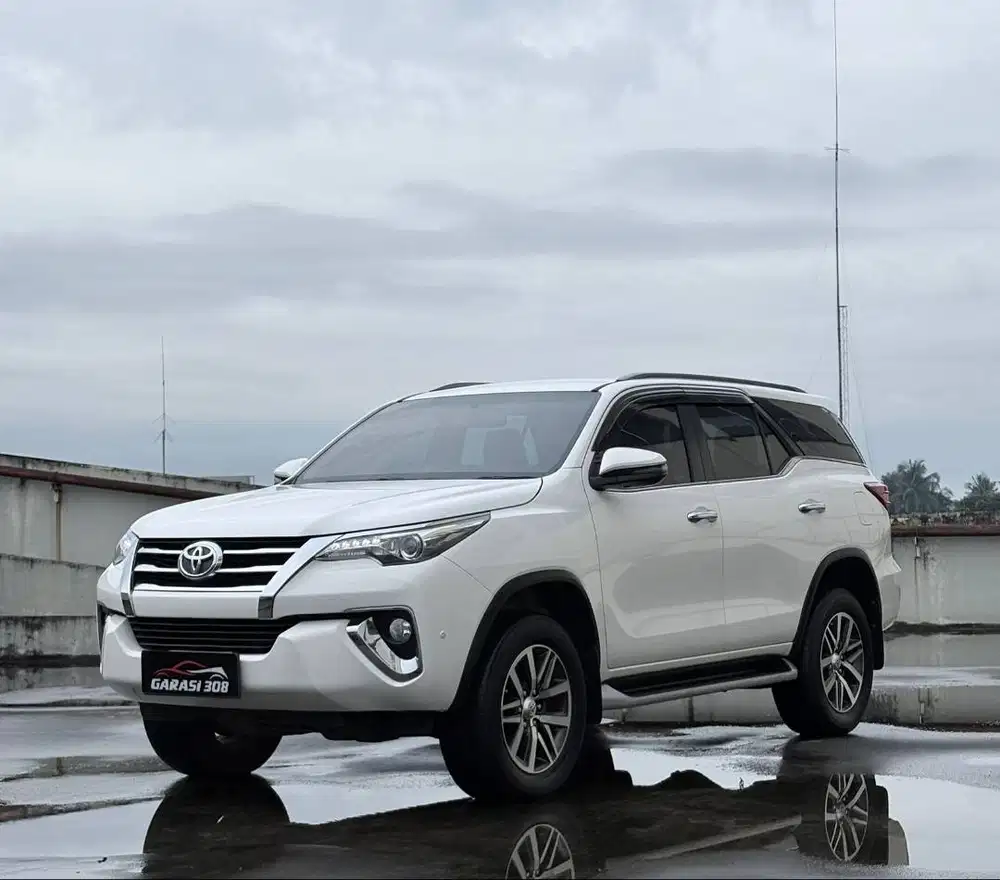 Toyota Fortuner 2.4 VRZ 4x2 AT Non TRD Putih 2018 Tangan Pertama km 40