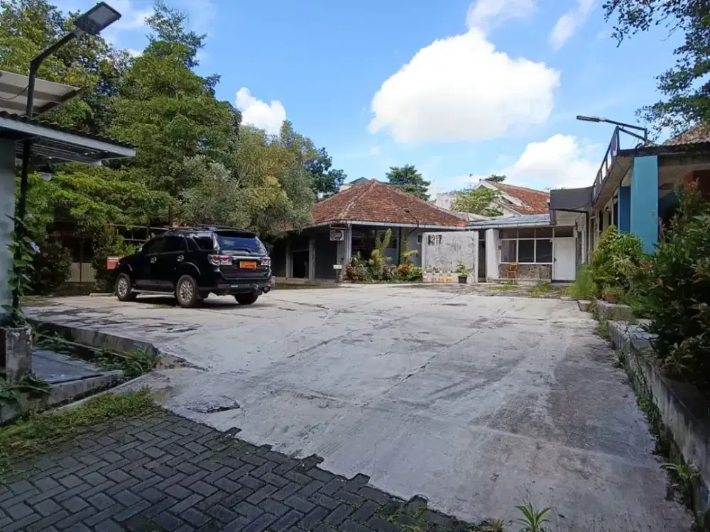 Tanah dan Bangunan Bisnis Area di Sayap Dago Jl. Dipatiukur Kota Bandung