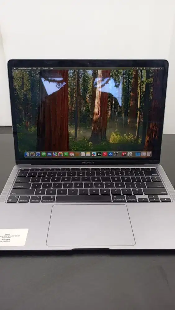 MacBook Air 2020 — RAM 8GB / 256GB SSD — Apple M1— Mulus & Siap Pakai