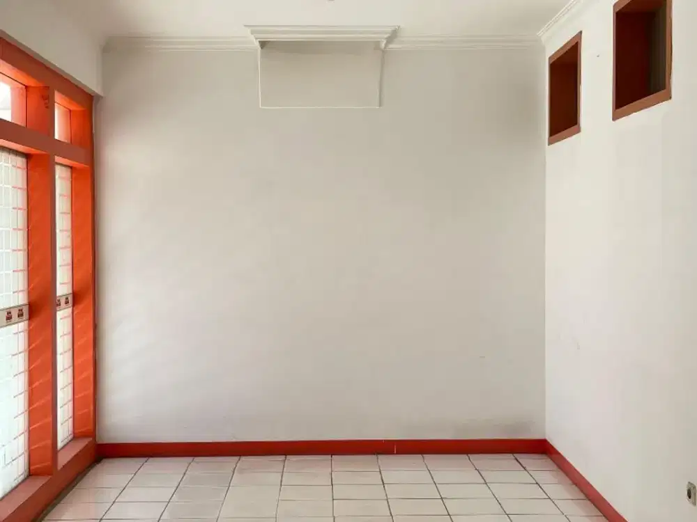 Disewakan rumah/ruang usaha di mainroad BKR