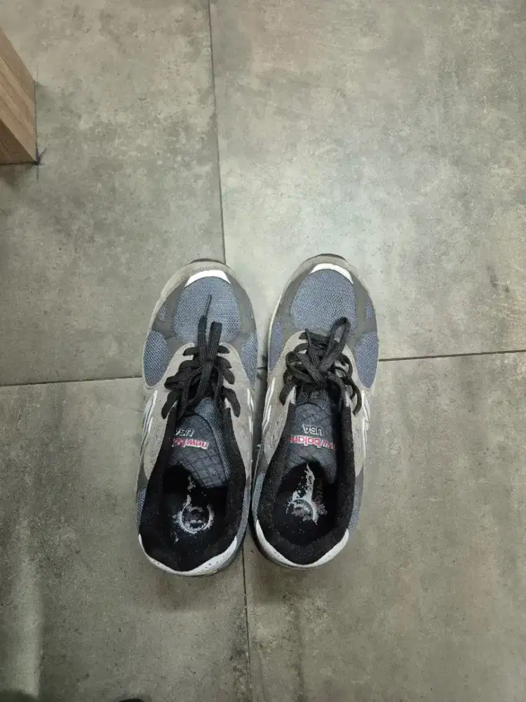 Jual sepatu NB bekas