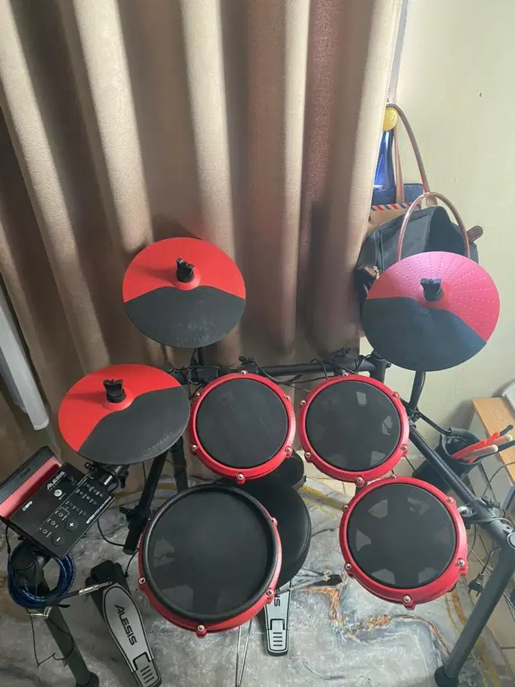 Alesis NITRO MAX KIT SPECIAL EDITION - Red | Electric Drum Set