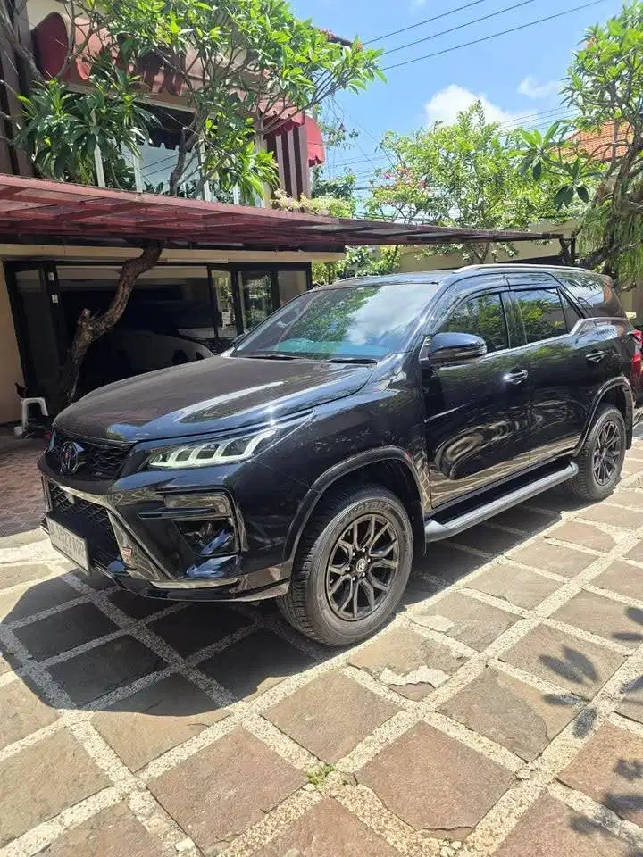 Toyota fortuner Legender 2.8 4x4 grs black 2025 like new Super low KM