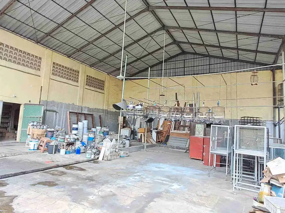 Dijual segera, tempat usaha di Nol jalan Raya Mastrip