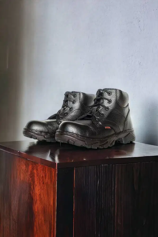 Diskon Sepatu safety kulit premium Subang