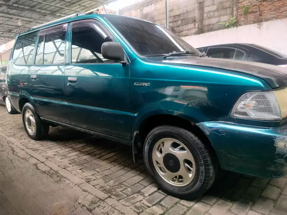 Toyota kijang kapsul long th2001