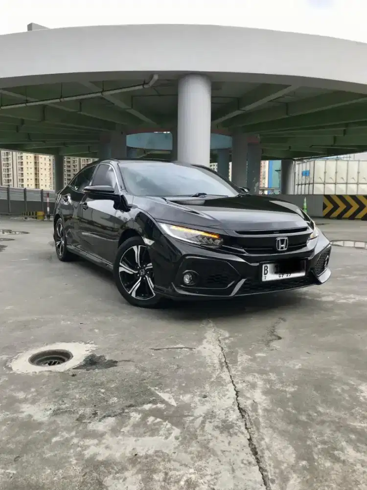 Honda Civic 1.5 E Hatchback Th 2019 Black On Black Kondisi Terawat!!