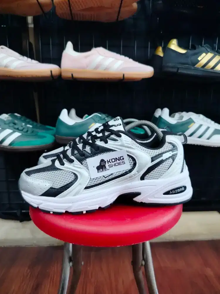 SEPATU NB 530 WHITE SILVER BLACK