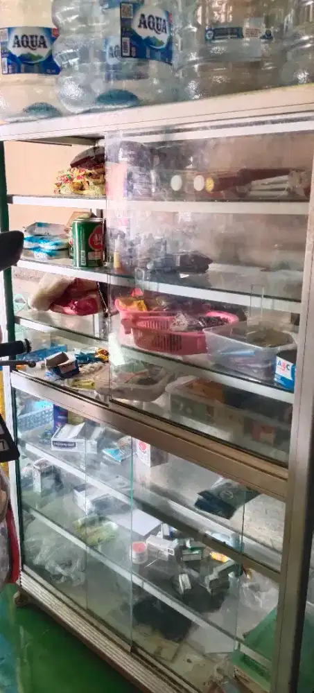 Etalase Kaca 1 x 1,5 Meter 8 Tingkat