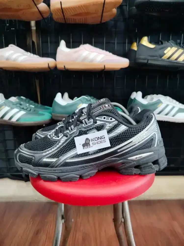 SEPATU NB 740 BLACK SILVER