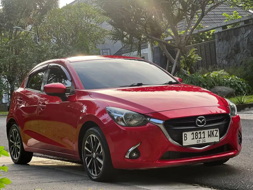 Mazda 2 V at 2014 New Model Merah
