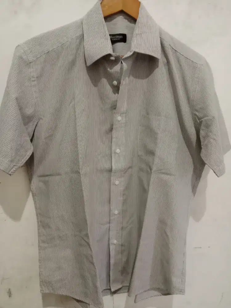 Kemeja salur lengan pendek L