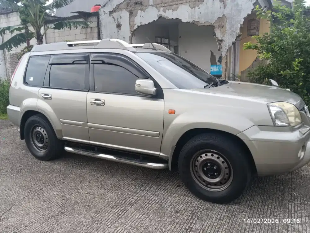 Dijual mobil Nissan X-Trail 2005