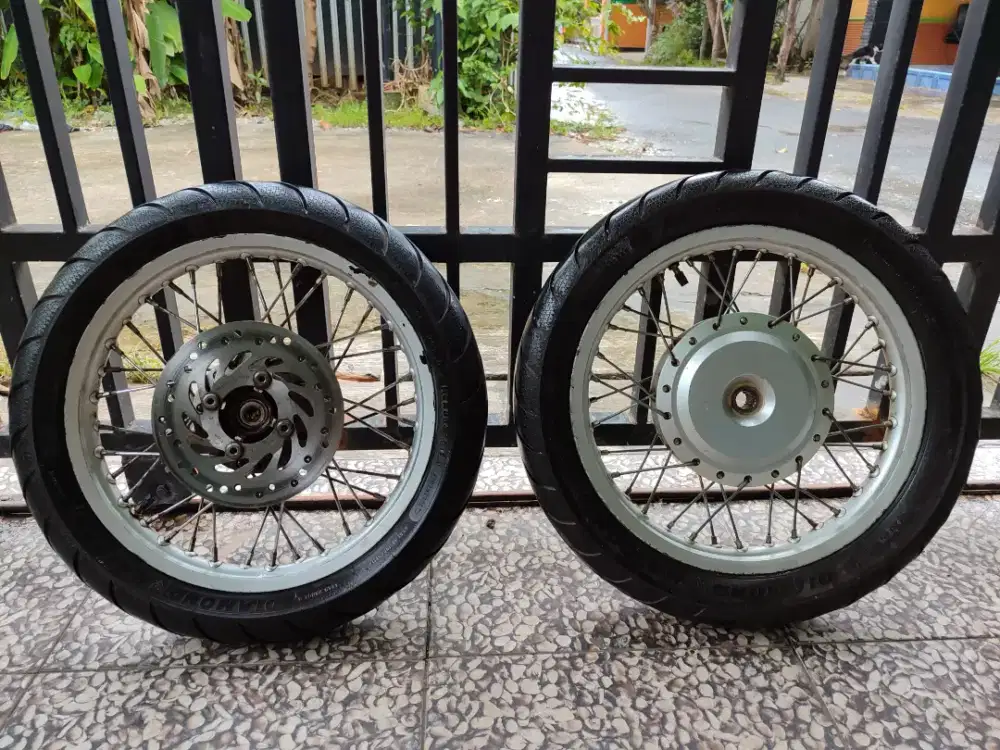 Jual velg untuk scoopy lawan ban nya masih bagus