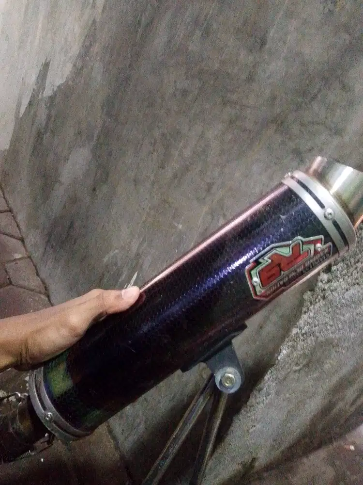 R9 Mugello carbon +babykiller